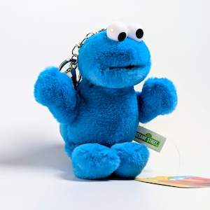 ✨️肌触り良すぎて…(。-ω-)zzz…(。ﾟωﾟ) ﾊｯ!✨️☆【 SESAME STREET（ セサミストリート ） 】 クッキーモンスター / ぬいぐるみキーホルダー / プラッシュキーホルダー / マスコット 〚アメリカン雑貨 アメトイ〛