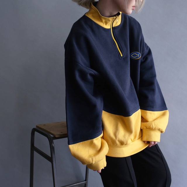 bi-color design wide silhouette half-zip pullover 