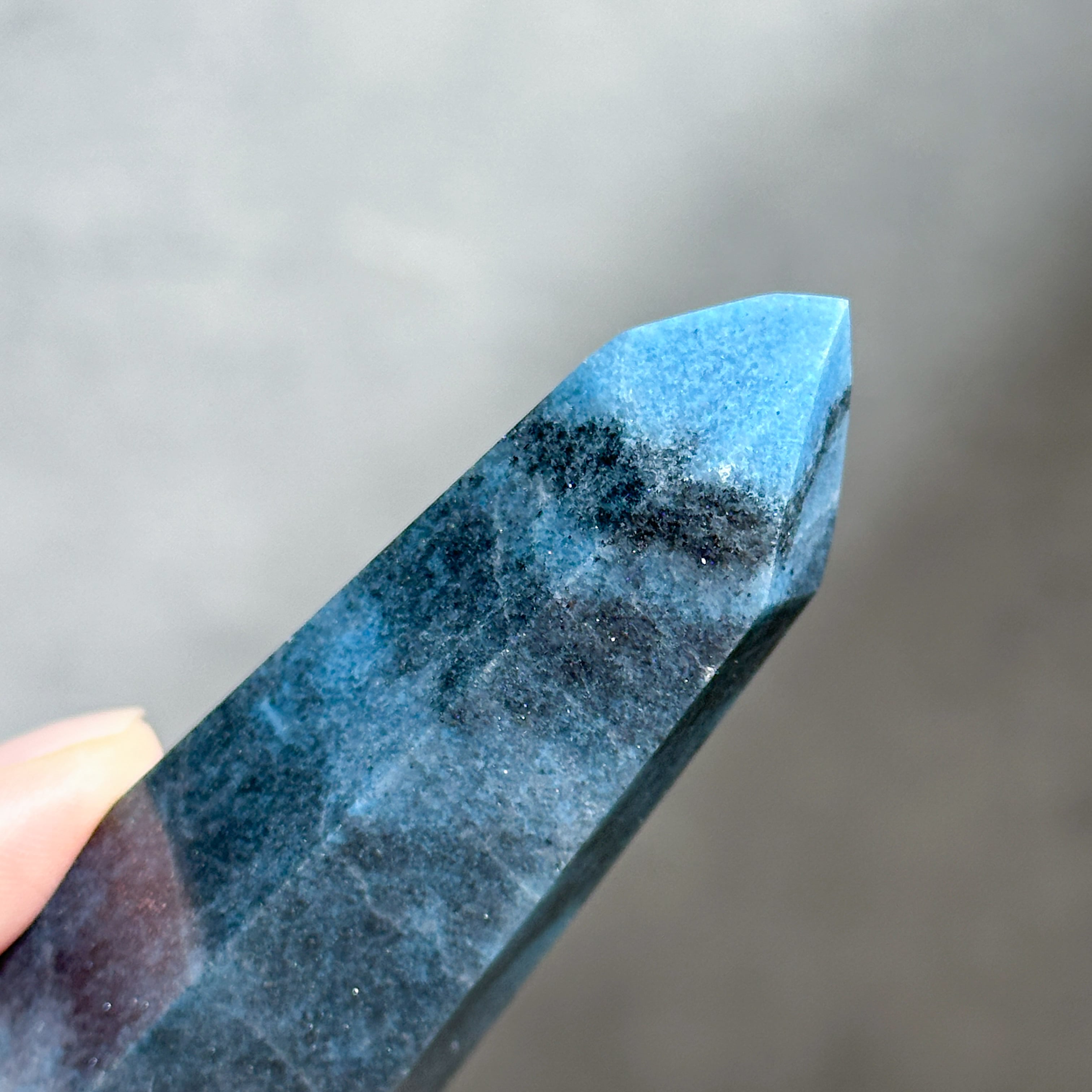 【お洒落&パワフル】トロレアイトタワー トロレアイトインクォーツ（トロール石）タワー92◇Trolleite in