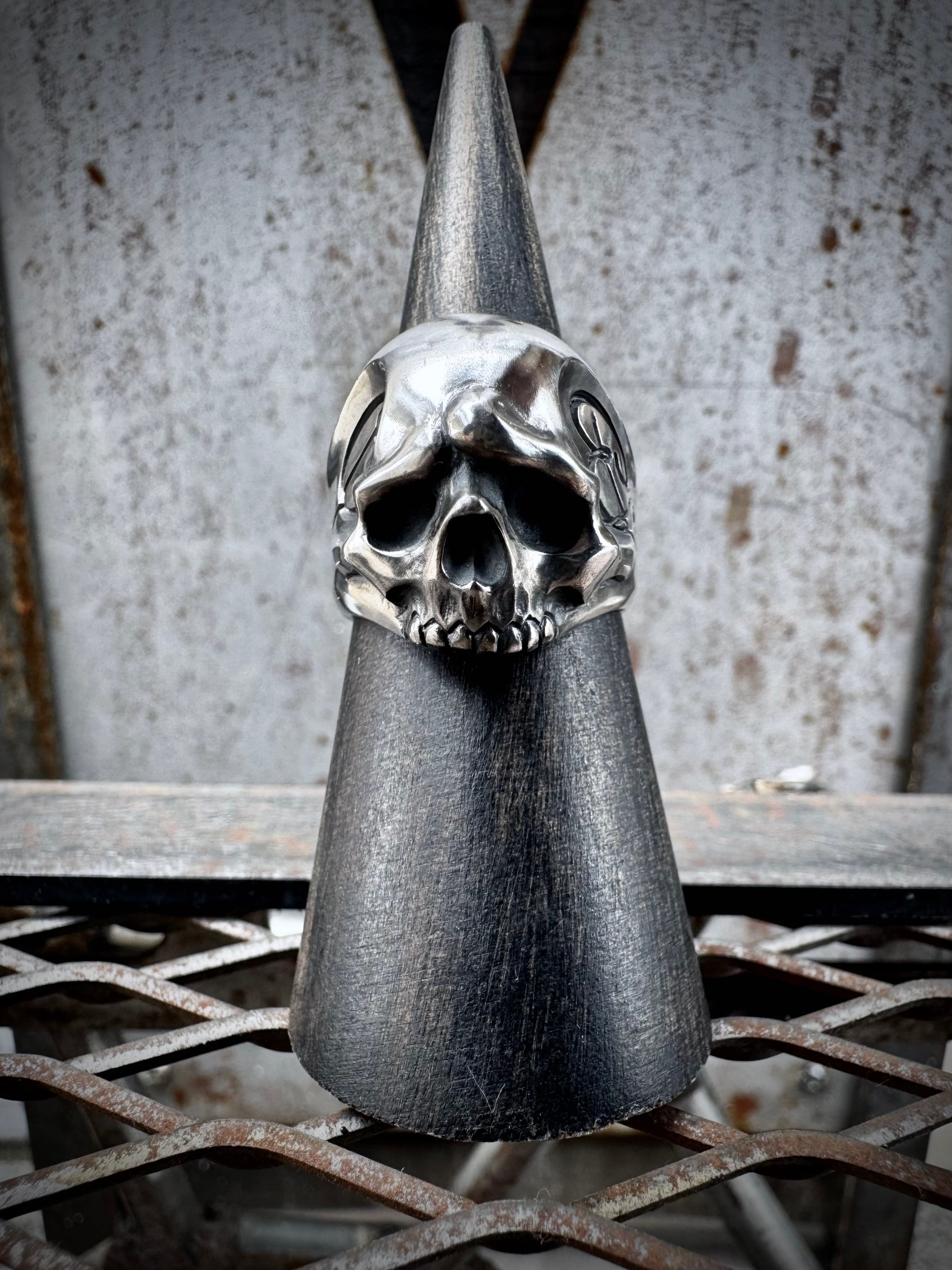 Rat Race Cry Baby Skull Ring クライベイビースカルリング | Gift