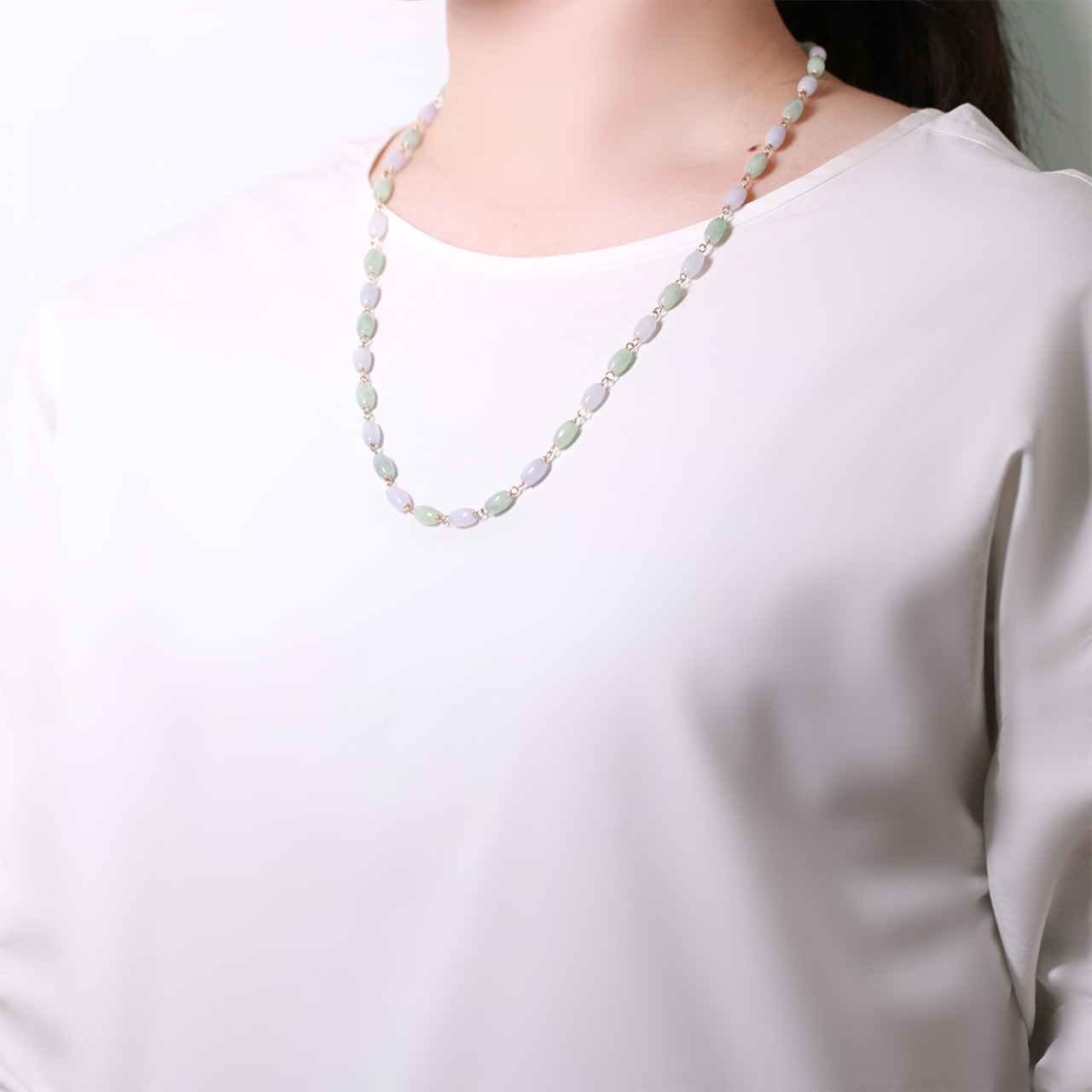 従来の翡翠のイメージを打ち破る バイカラーセミロングネックレス A貨翡翠 jd_ne1254