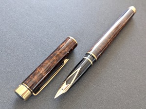 1978　シェーファー タルガ １０３０　SHEAFFER Targa 1030 Laque thuya ronce　（中字）　14K　　　　　02538