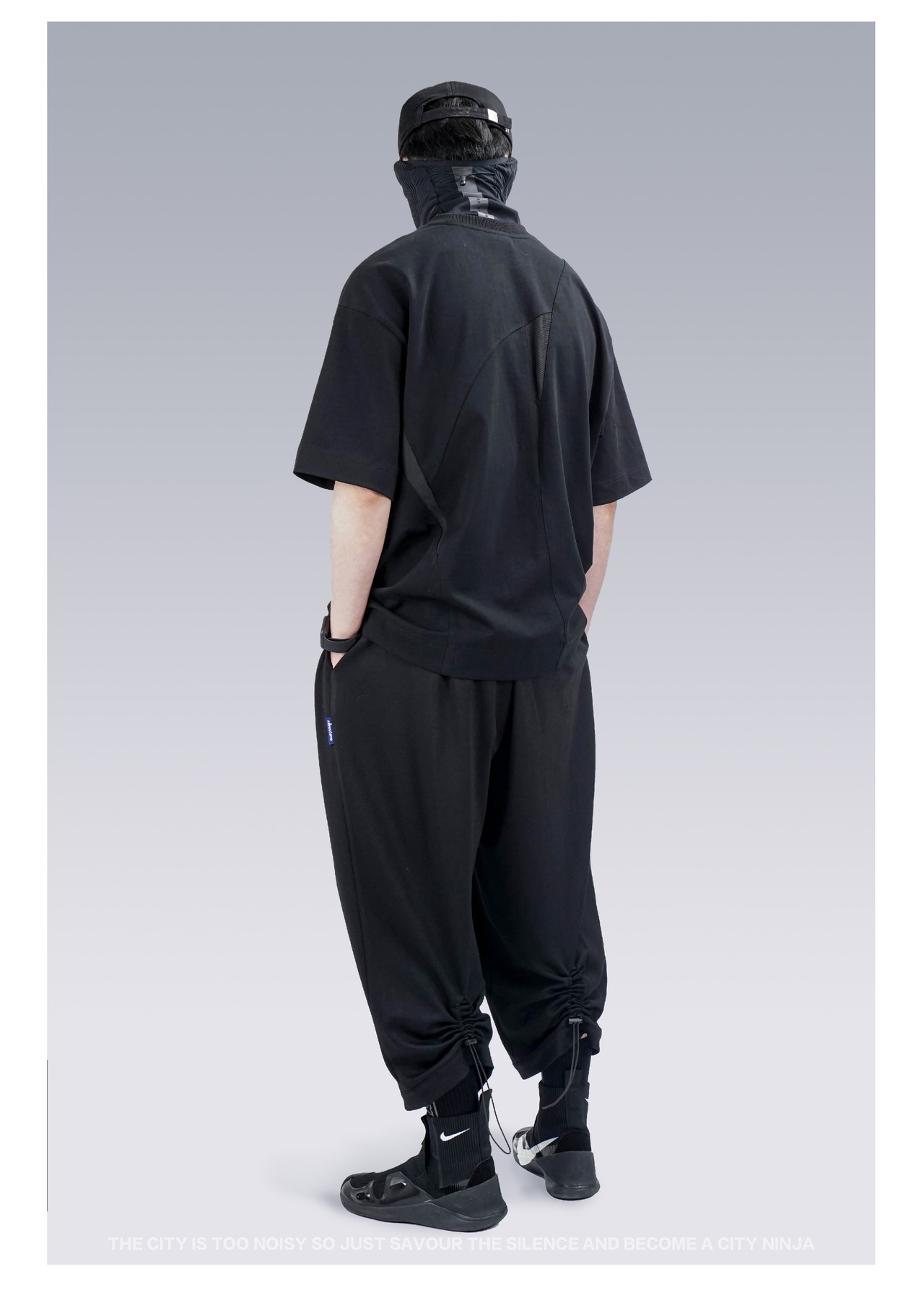 SILENSTORM ジオメトリックメッシュラウンドネックTシャツ