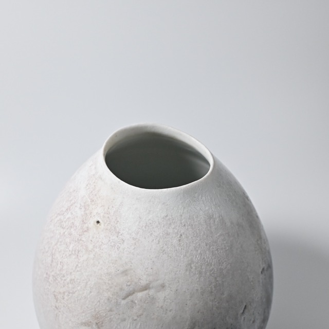 田淵太郎／窯変白磁花入（AB001）