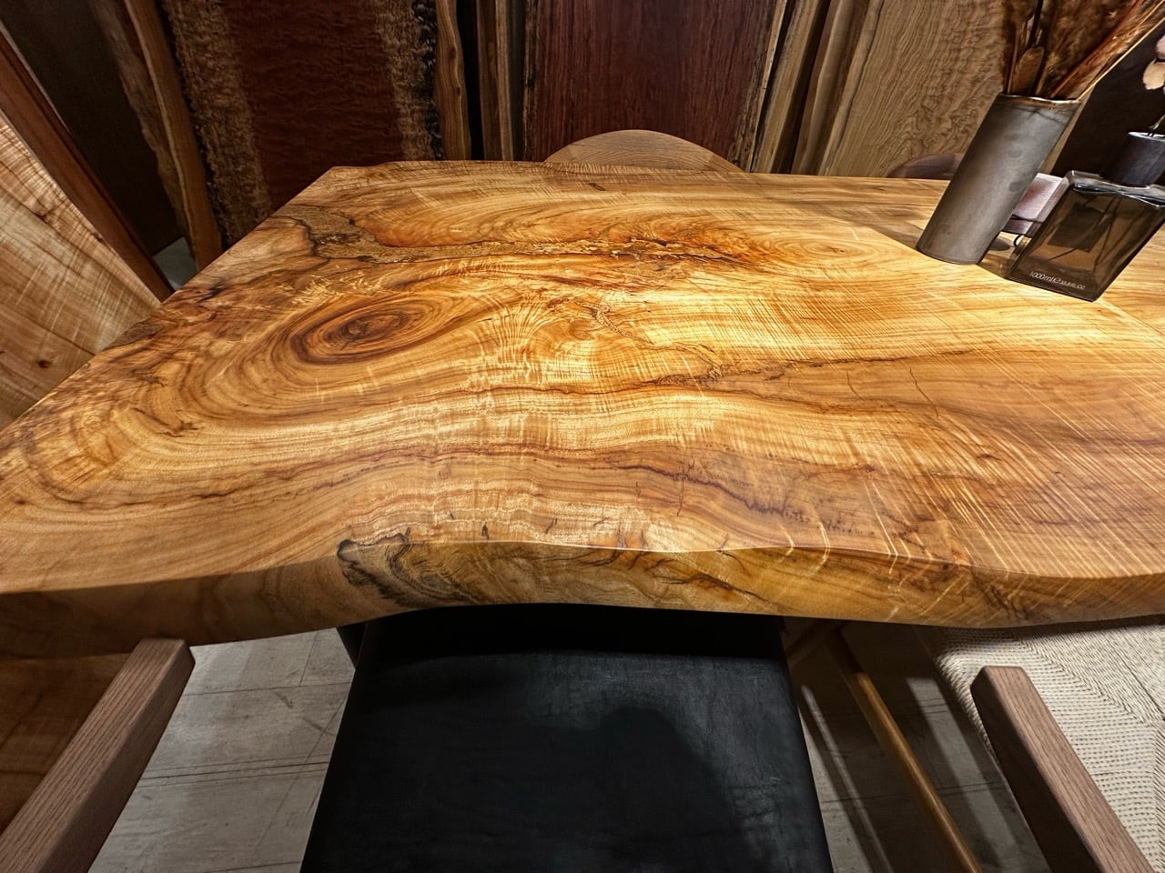 夏セール✨ワイルドな貫❣️A楠一枚板＊補強有♦︎サイドテーブル、ベンチ〜勿体ない利用 楠（クス）_1850×640-880-860×80_青山店_テーブル天板/一枚板 232052