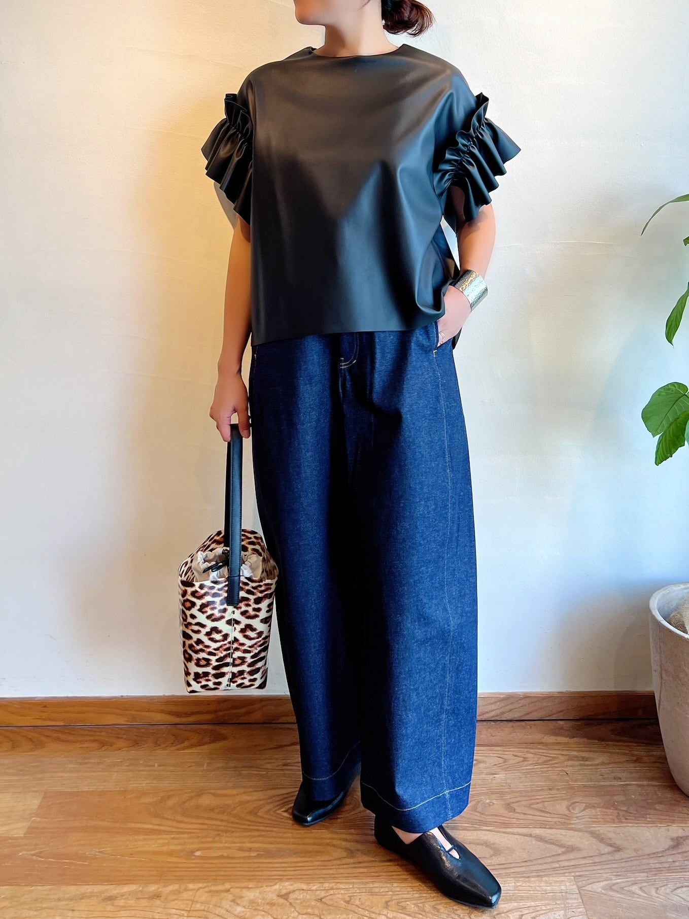 MARGAUX VINTAGE / フェイクレザーフリルPO | anouk