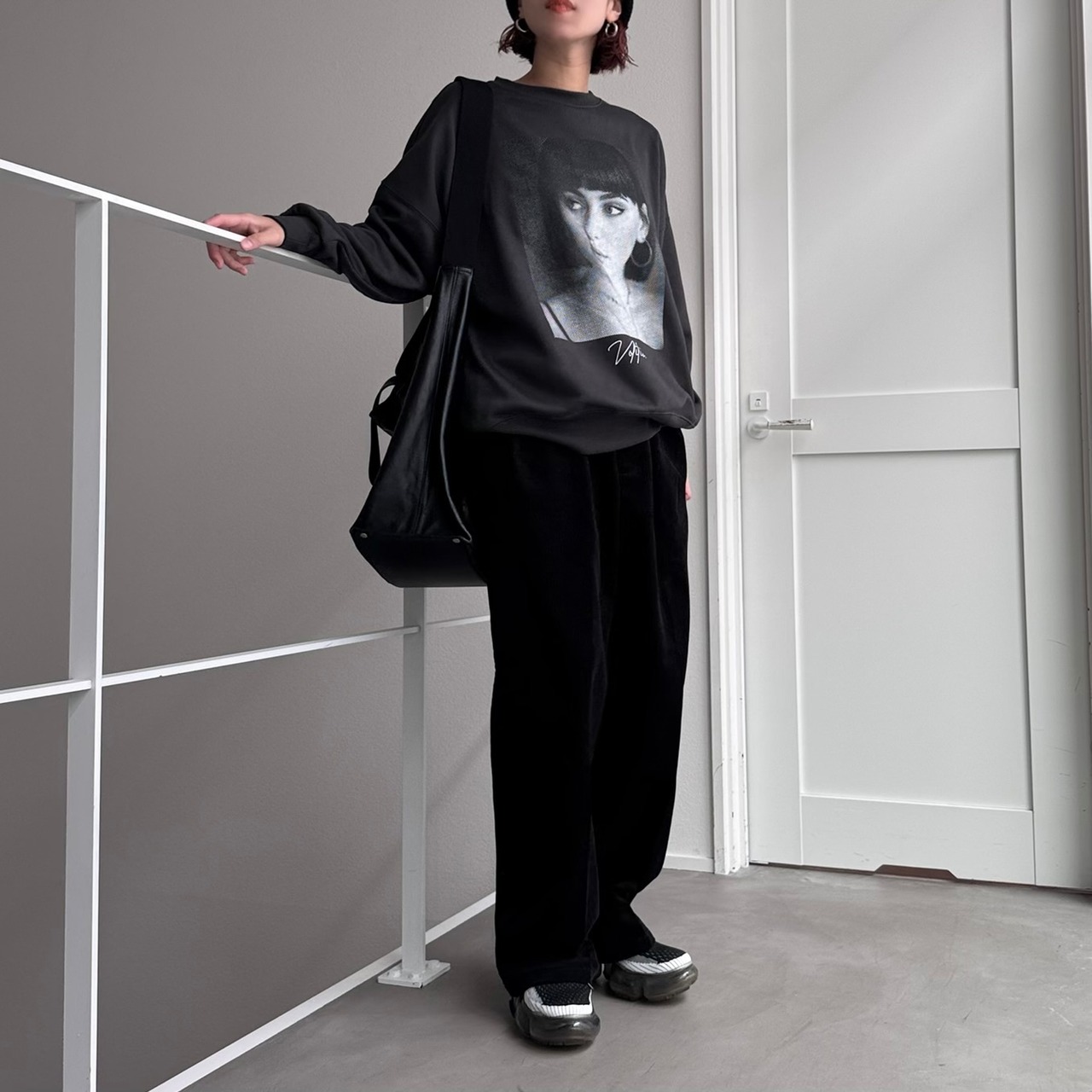 monoフォトスウェットPO/チャコール