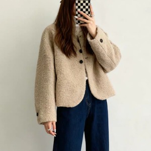 【送料無料】 ボアジャケット ショートコート アウター 羽織り 長袖 Vネック 襟付き フレア Aライン ボタン ブラウン くすみカラー 大人カラー ベイクドカラー ニュアンスカラー 厚手生地 ふわふわ かわいい 大人可愛い 綺麗 シンプル カジュアル 大人 上品 おしゃれ お洒落 大人女子 こなれ感 定番アイテム 体型カバー 無地 冬 女性 レディース 30代 40代 デート お出かけ 女子会 お呼ばれ お茶会 授業参観 休日 アウトドア 着回し 普段使い ファッション スタイル 垢抜け