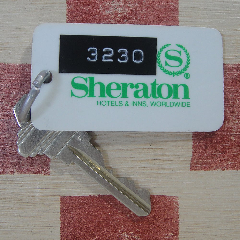 レトロ キーホルダーKEY SMILEY COM