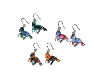 ★馬ピアス・イヤリング★【メガネ産地福井～メガネ素材で作ったアクセサリー】