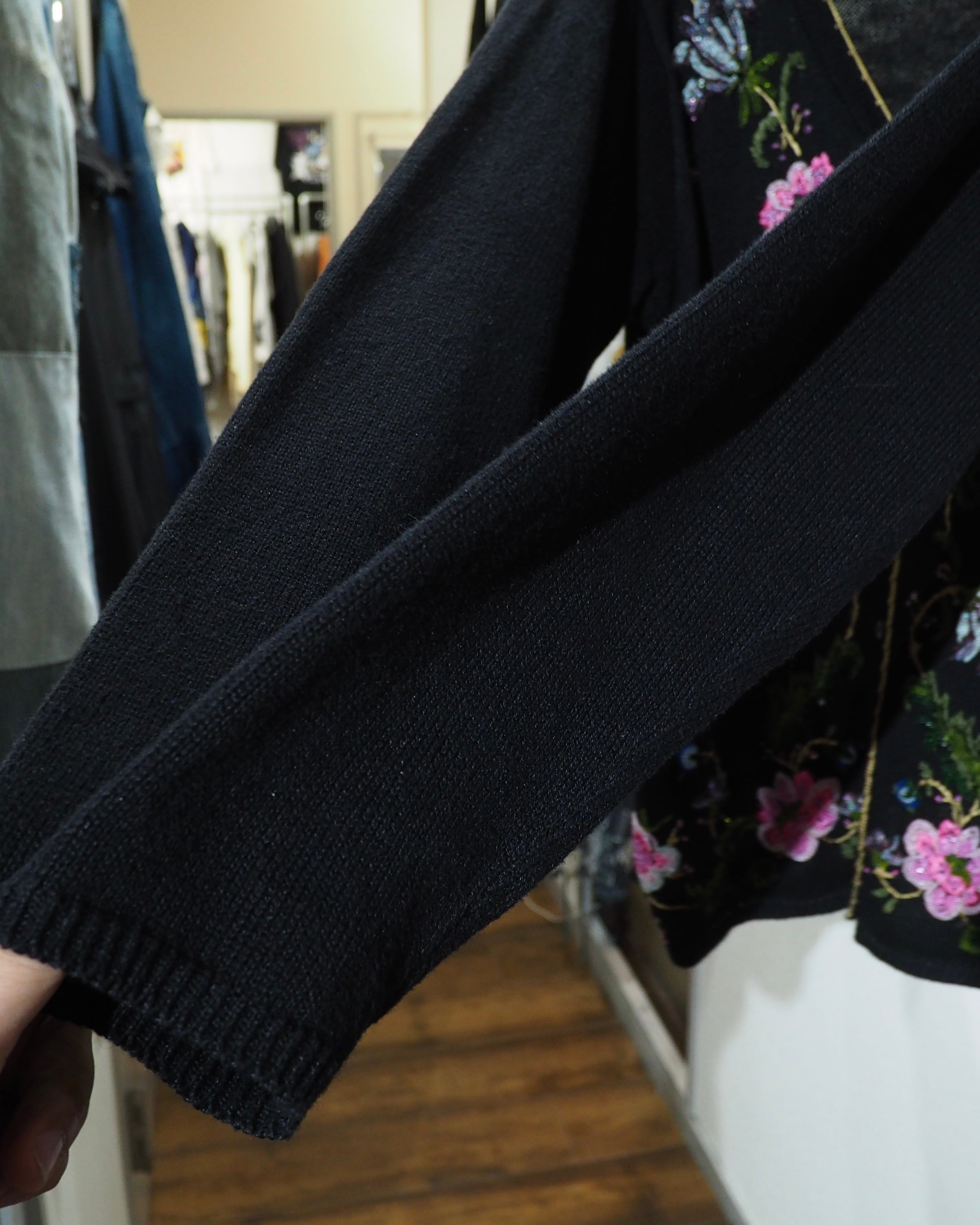 1990s Beautiful Flower Bijou Decoration Vintage Knit Cardigan