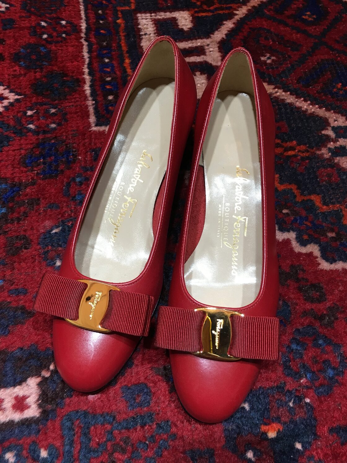 新品Salvatore Ferragamoフェラガモヴァラレザーパンプス どぎつかっ