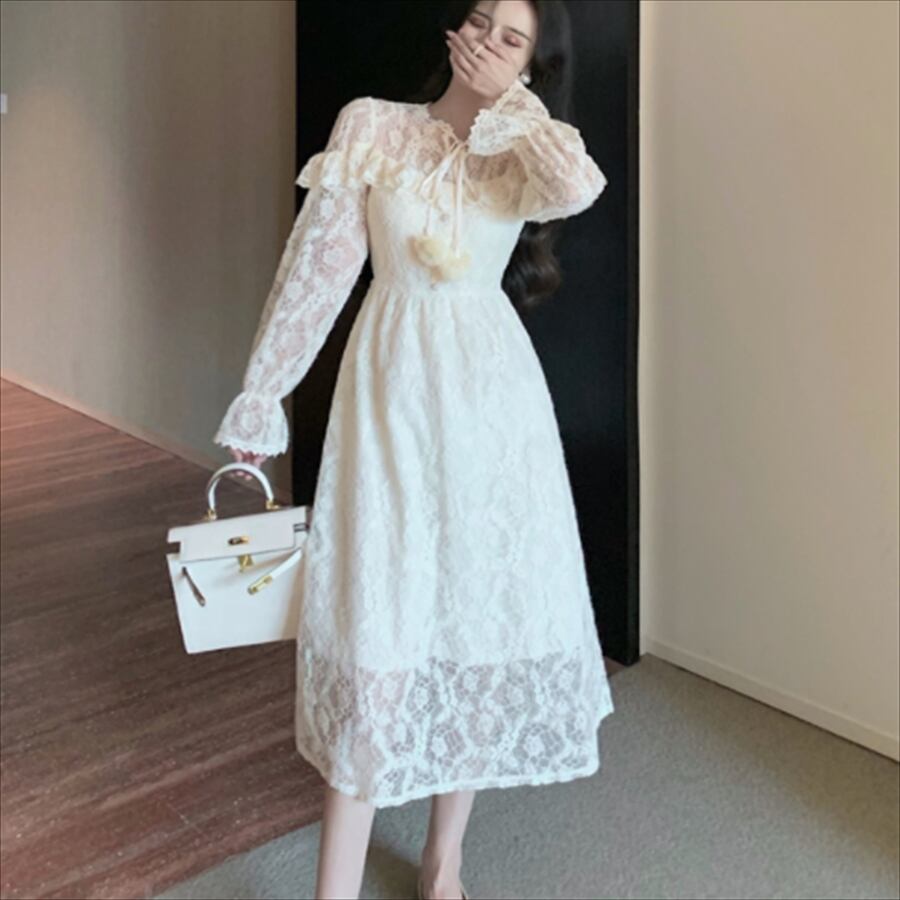 フェミニン系 ロングドレス 透け感 レース 大人可愛い フリル オフショル風デザイン こなれ感 春 お出かけ 街角のカフェテラス