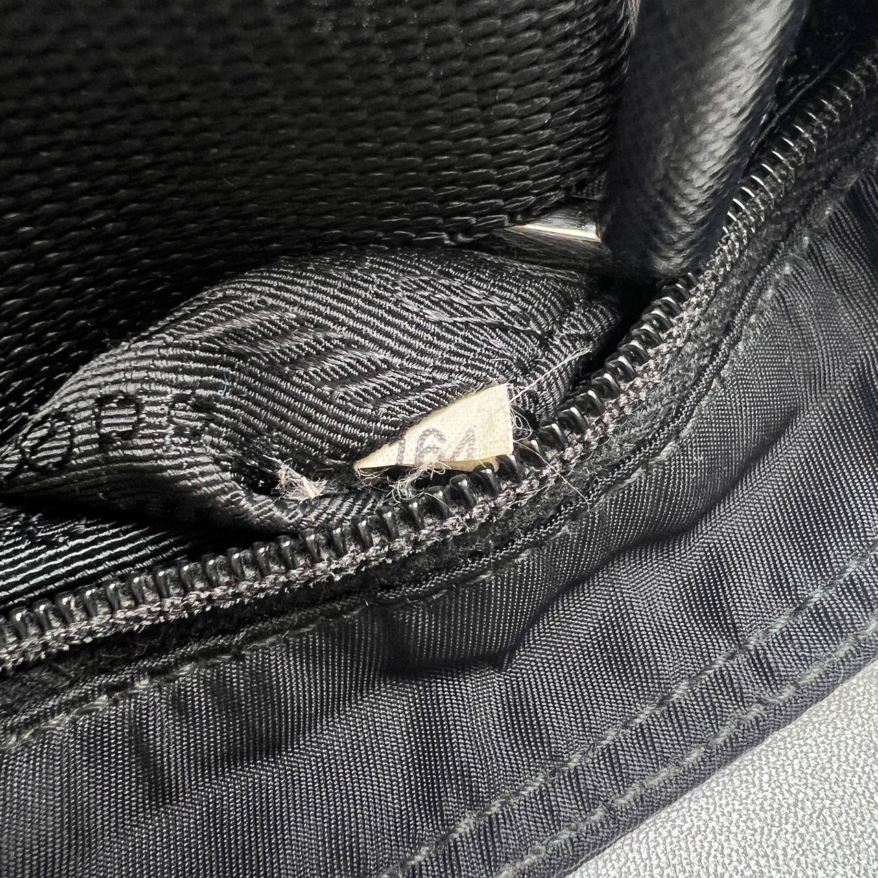 PRADA プラダ ナイロン ショルダーバッグ 黒 A-12493