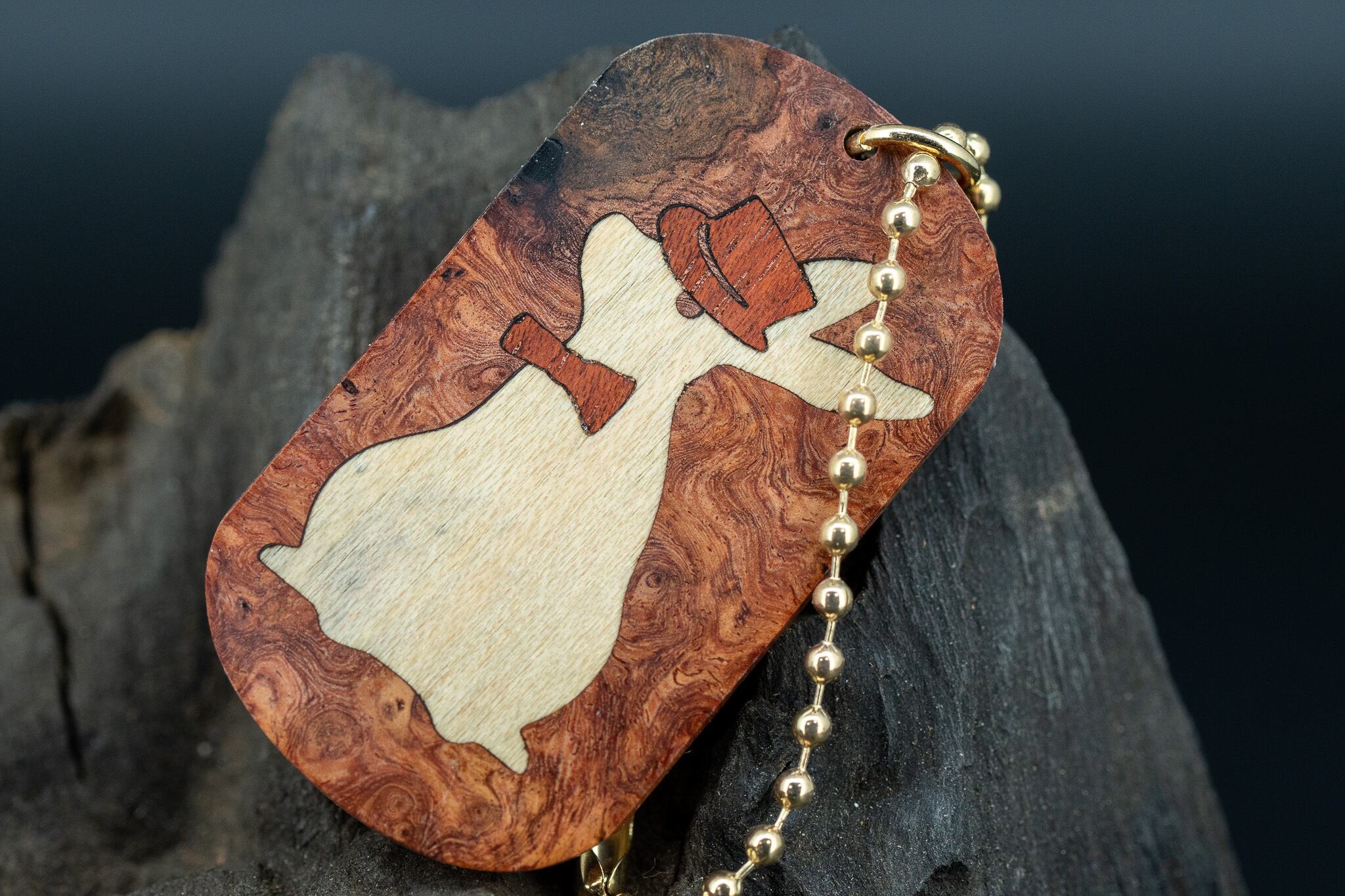 【朱色の銘木】 本花梨瘤 ドッグタグ 象嵌 三月ウサギ