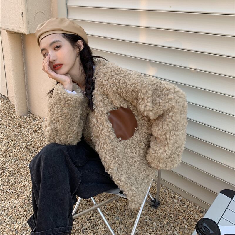 ラムウールショートコートレディーススモールシックルーズバージョンのワイルドカジュアルエインスタイルジャケット2020秋冬新作 ブラックストロベリース35347132548