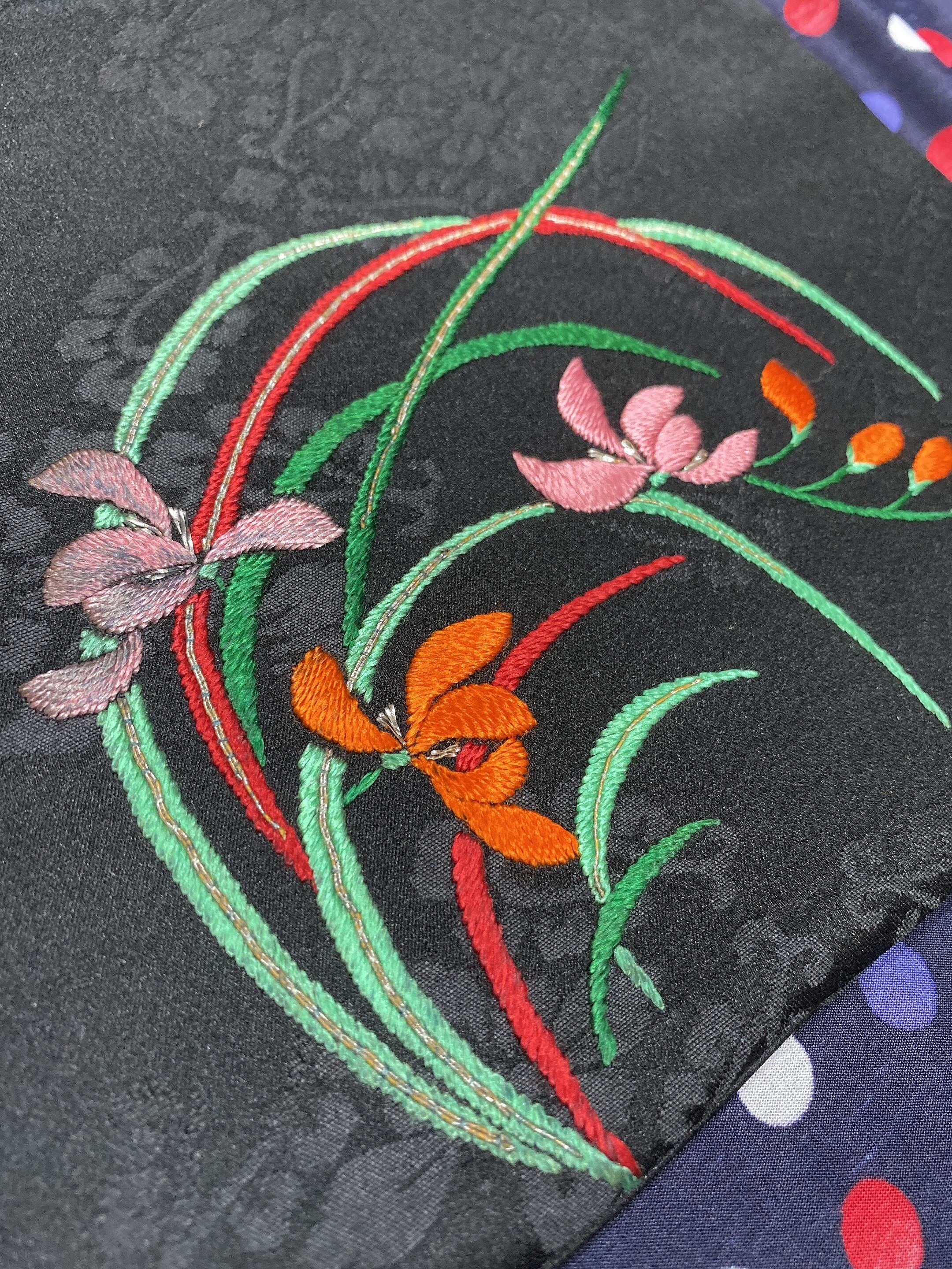 名古屋帯】刺繍 菊 梅 蘭 繻子 美品 | モダン小町