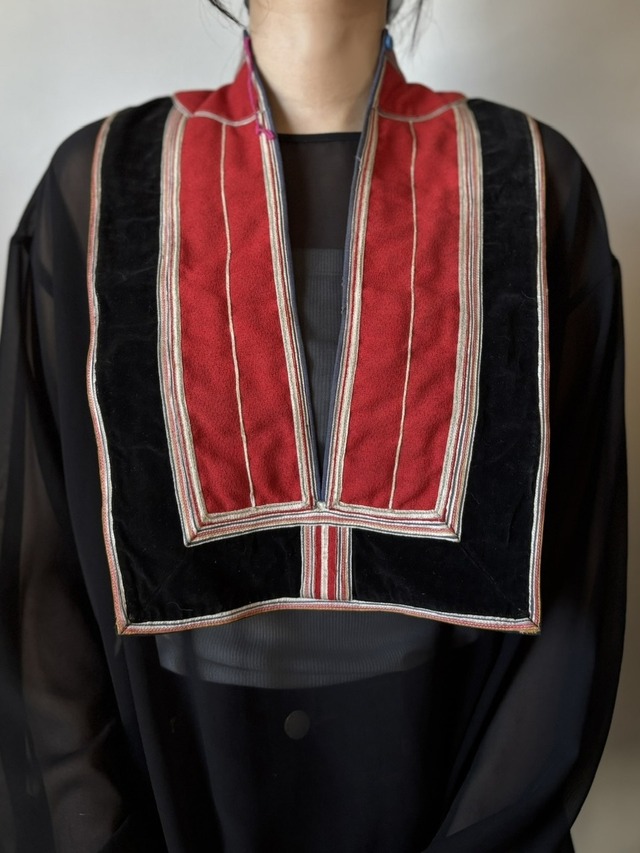 赤ザオ族 つけ襟① 少数民族 民族衣装 胸当て（ビブ／プラストロン）