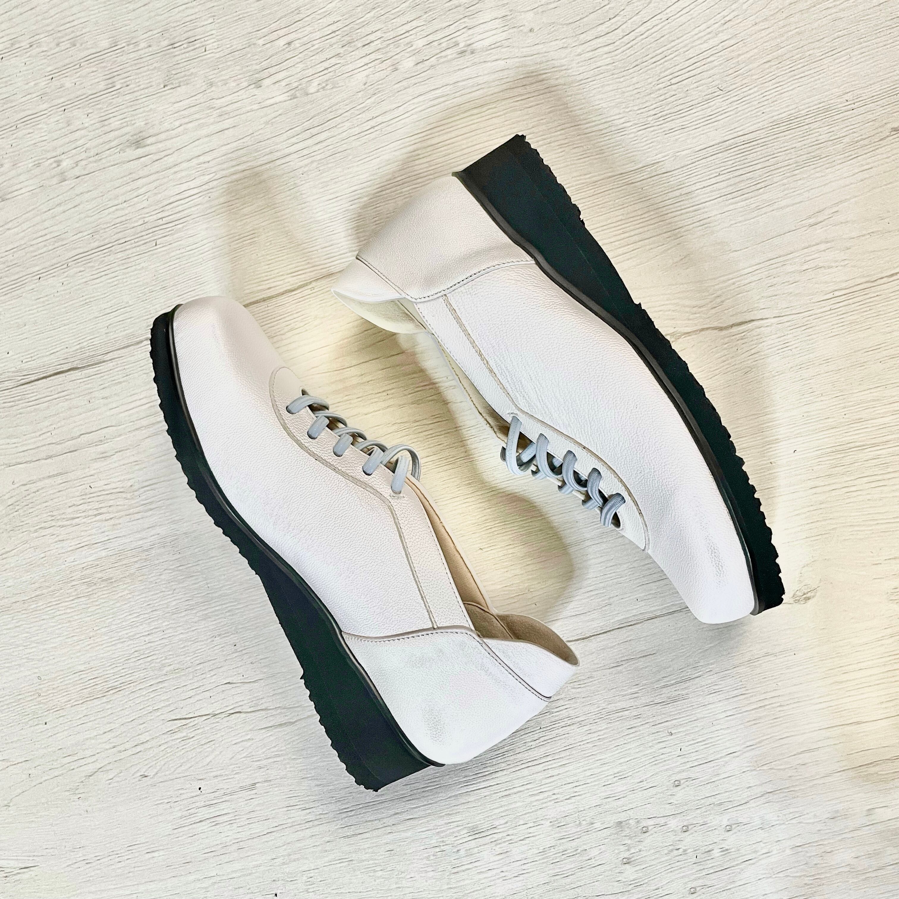 ゴムレースアップカジュアルシューズ