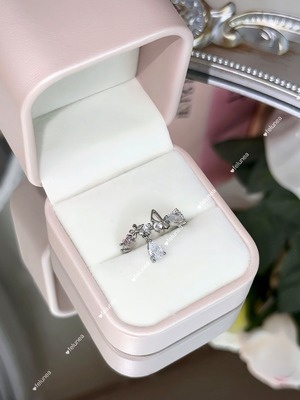 ピアス