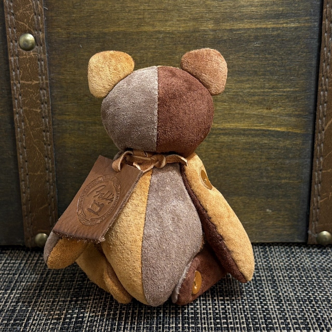 【ピッグスウェード】のベルベア★マイスターの手作り「ベルズベア」カラフルブラウン　写真の1点販売です