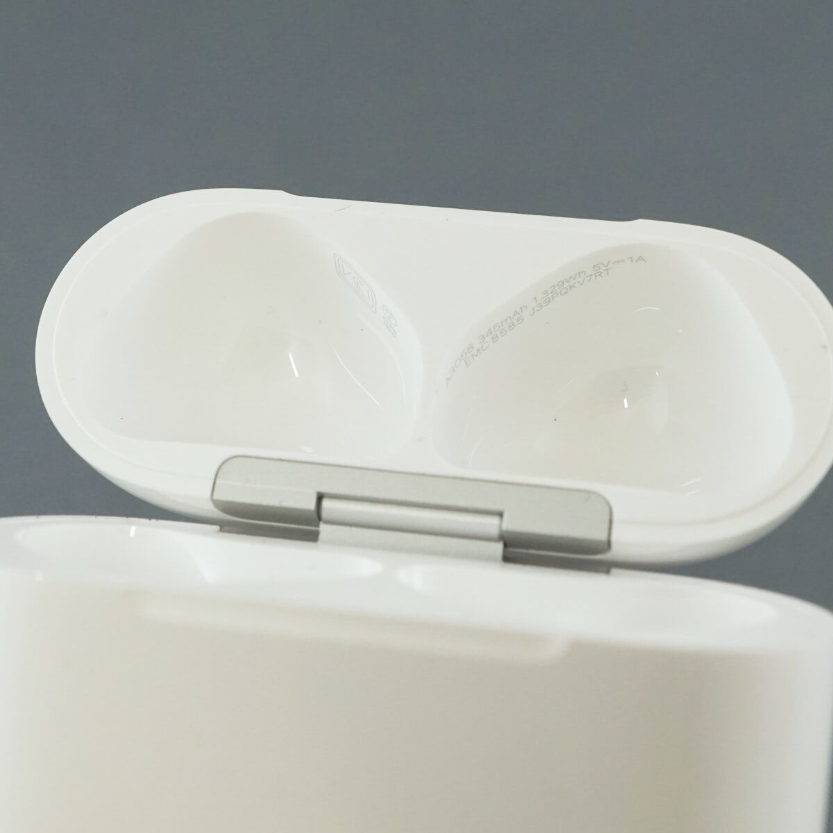 Apple AirPods 4 充電ケースのみ USED超美品 ノイズキャンセ