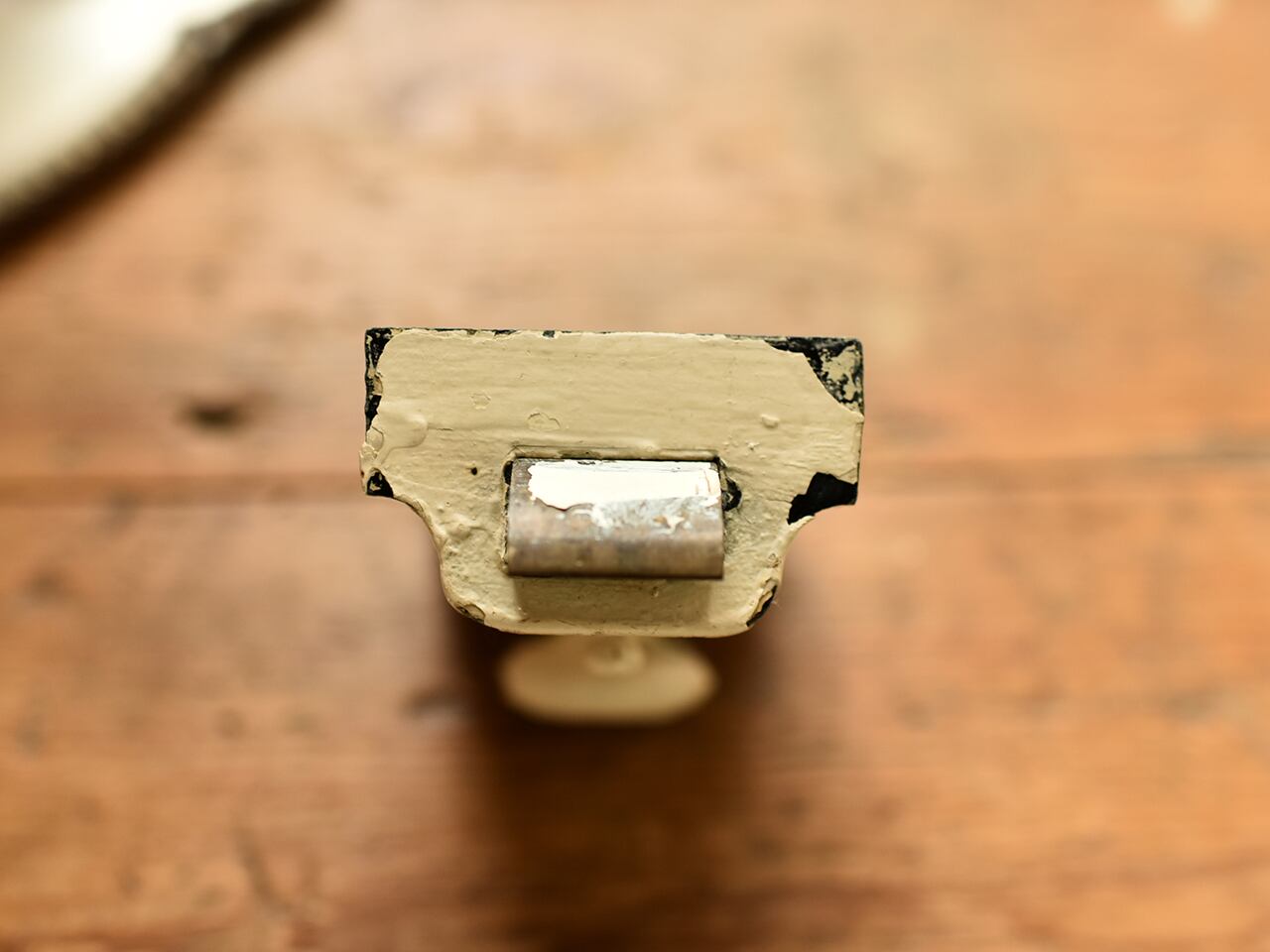 フレンチな雰囲気いっぱいの白のラッチ  *フレンチアンティーク