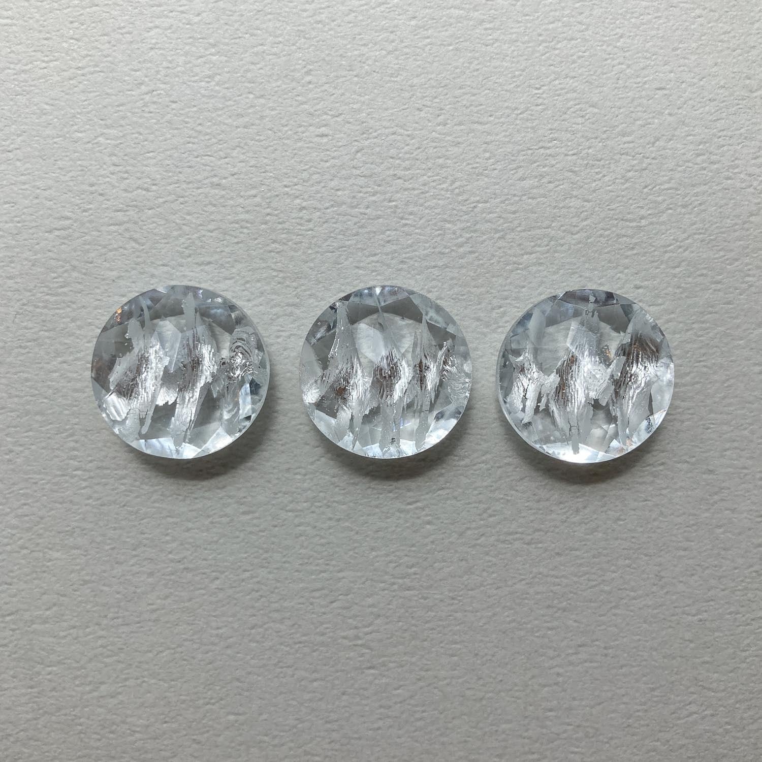 再入荷〉箔入りクリアラウンドチェコガラス（ファセットカット