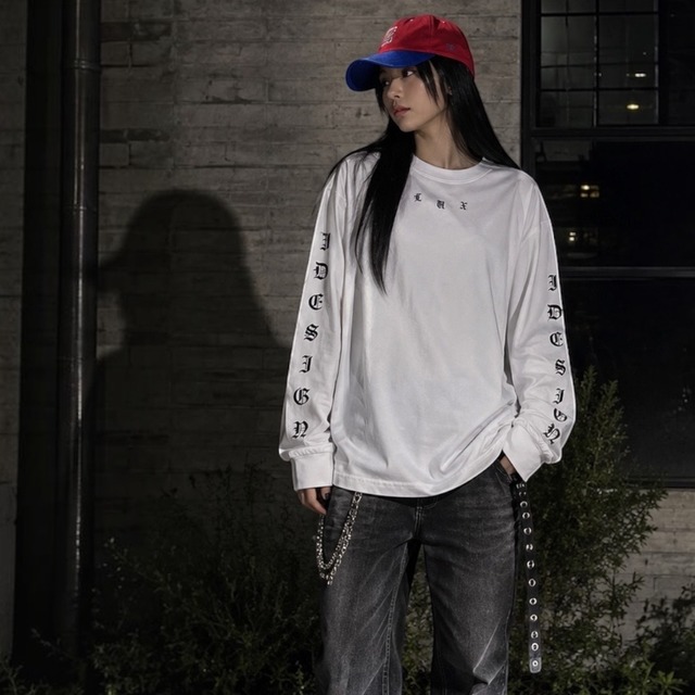 IDESIGN ブラックレターロングスリーブT(White)