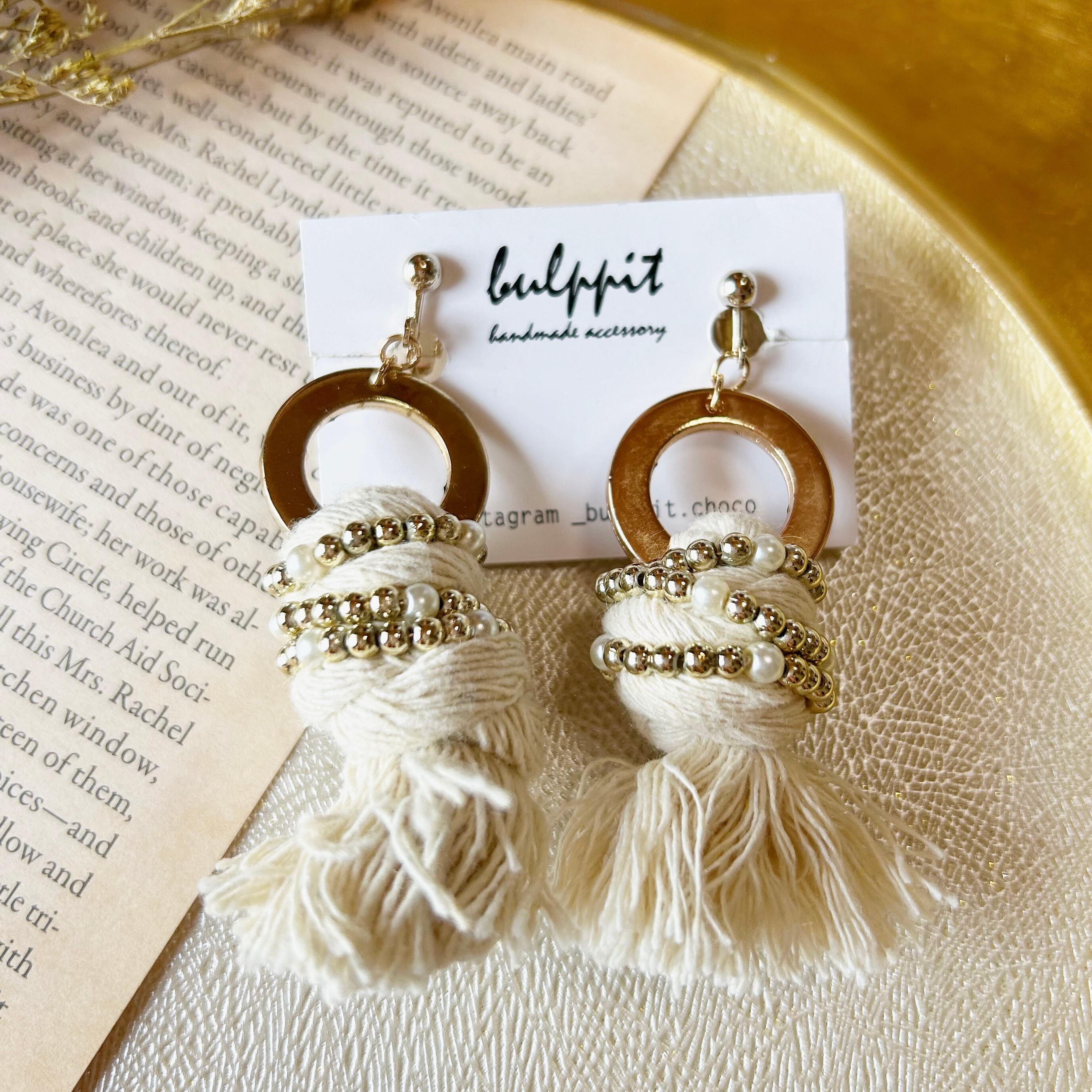 ぐるぐる糸タッセル｜カジュアルコーデにもオススメ