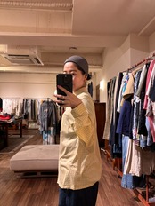 bruestle ベージュレトロプリントシャツ