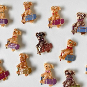 フランスヴィンテージ おでかけ犬のブローチ