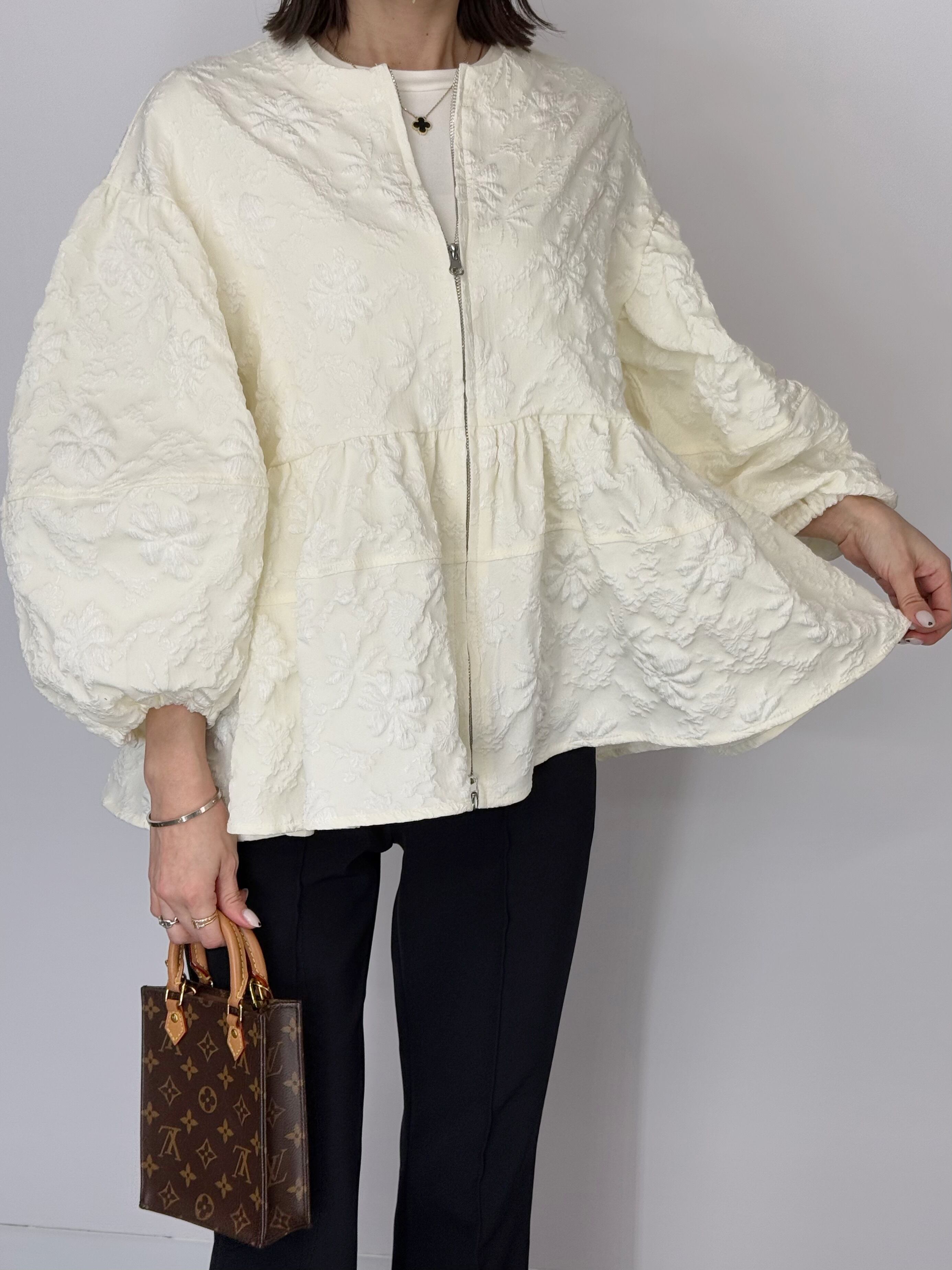 ◆即納◆フラワージャガードボリュームジャケット(ご注文から1-4営業日でお届け)