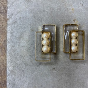 SALE! 　気泡入りのため半額　パールのスクエア重ね　