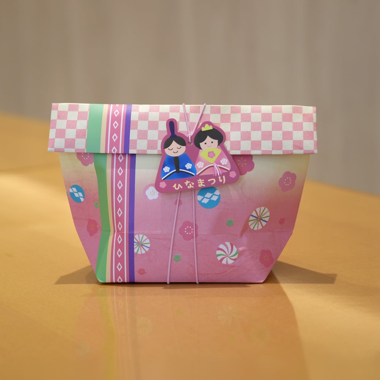 お雛様チャーム付きペーパーバッグ