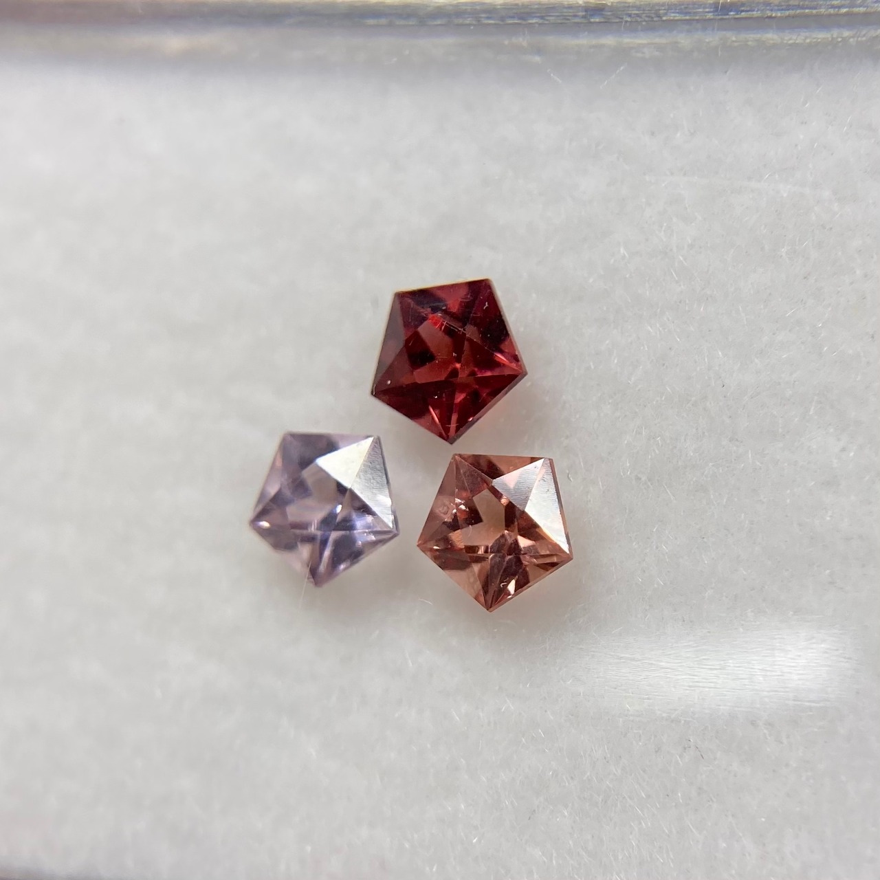 【抽選販売】スピネル 星のブローチ 3点セット　約3.5mm No.3-1