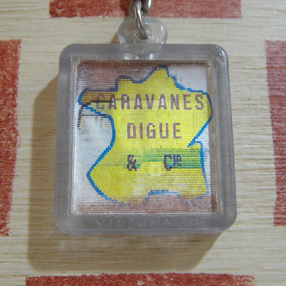 フランス Digue Cie ディーグ アンド サイ 絵が変わる広告キャラバン キーホルダー トレーラーハウス レトロキーホルダーkey Smiley Com キー スマイリー コム フランス Digue Cie ディーグ アンド サイ 絵が変わる広告キャラバン キーホルダー トレーラーハウス レトロキーホルダーkey Smiley Com キー スマイリー コム