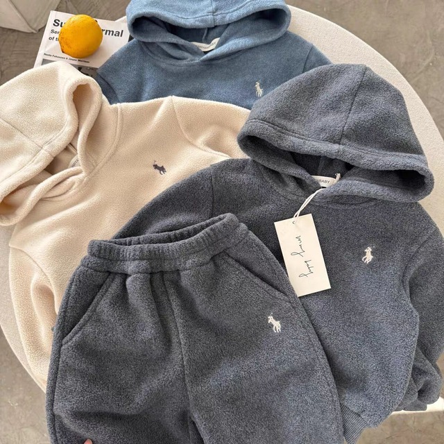 【冬作】フリースフード付きカジュアルセットアップ