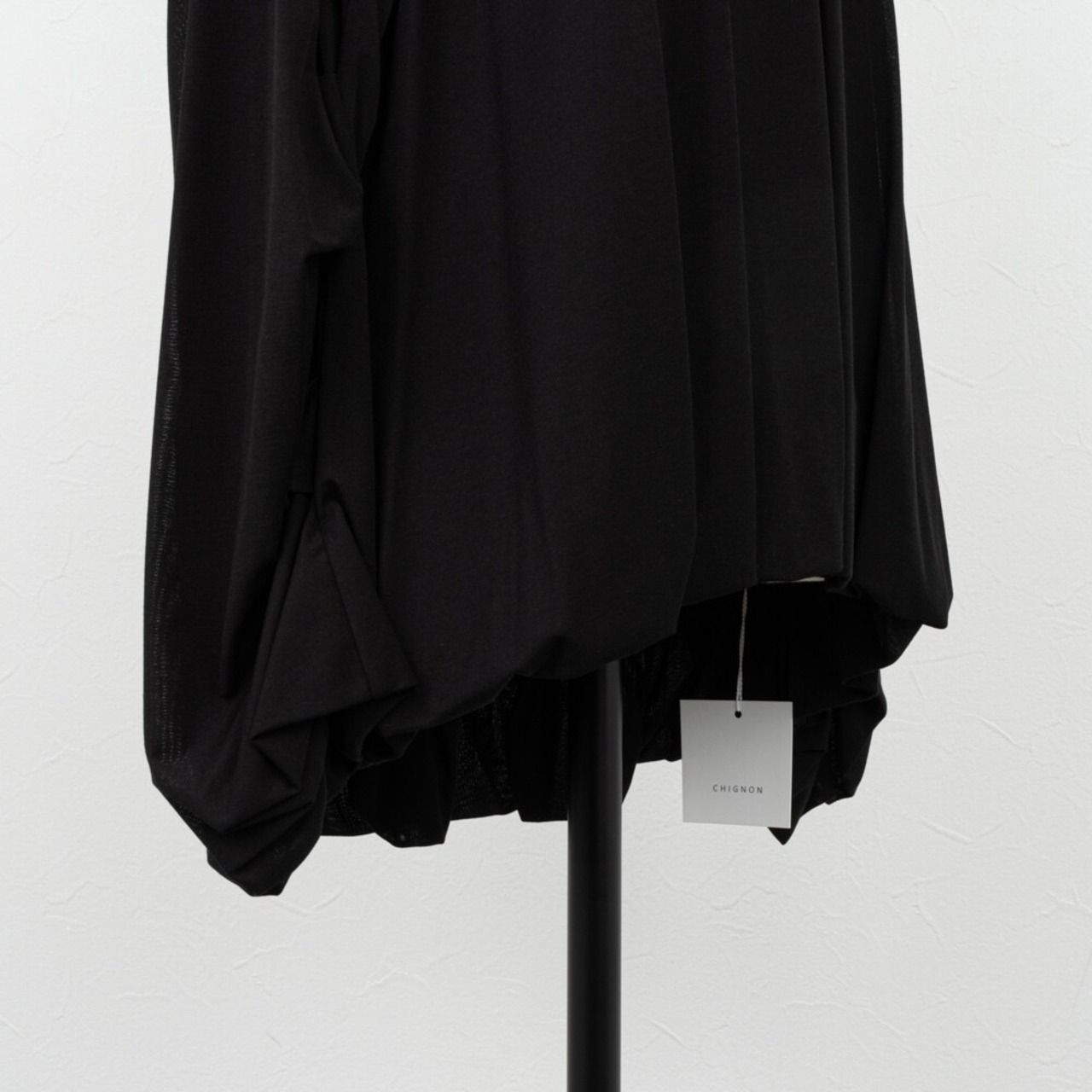 【CHIGNON／シニヨン】バルーンカットプルオーバー（ブラック） - 7