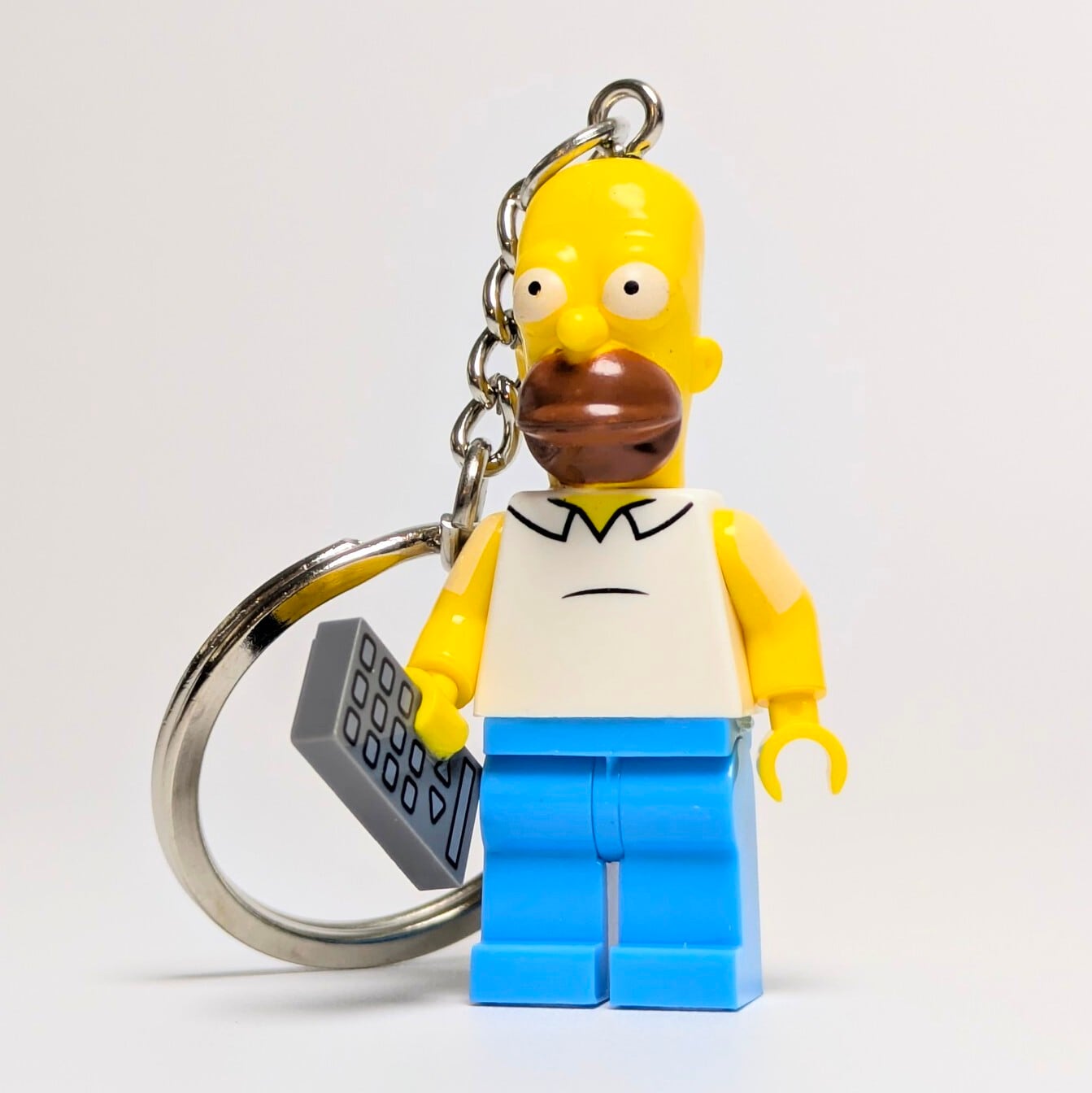 ★ブロックフィギュアキーホルダー★【 The Simpsons(ザ シンプソンズ)】ホーマー・シンプソンズ TVのリモコンは譲れないver.(笑)〚アメリカン雑貨 アメトイ〛