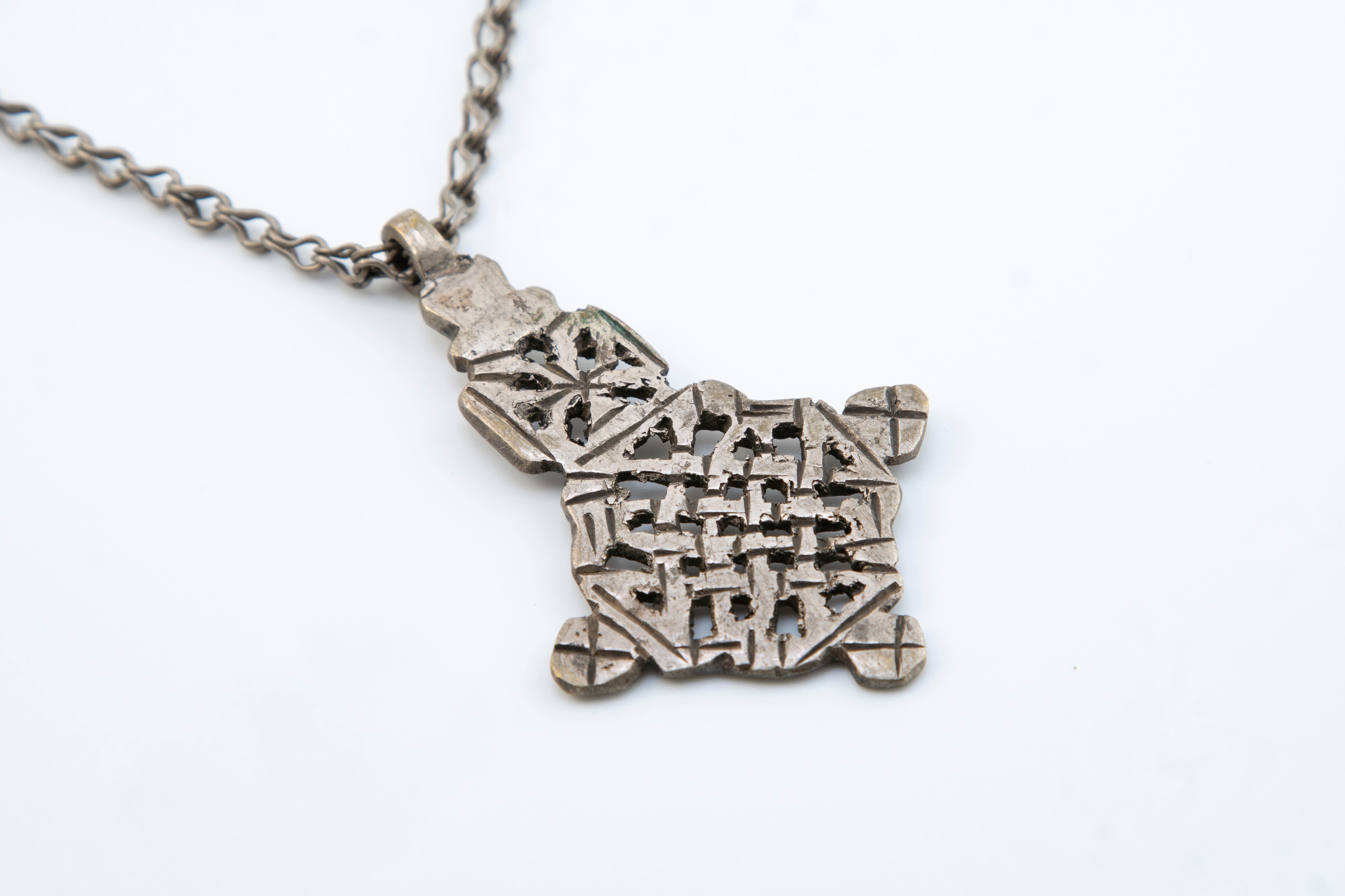 エチオピアンクロスとハンドメイド・アンティークシルバーのネックレス