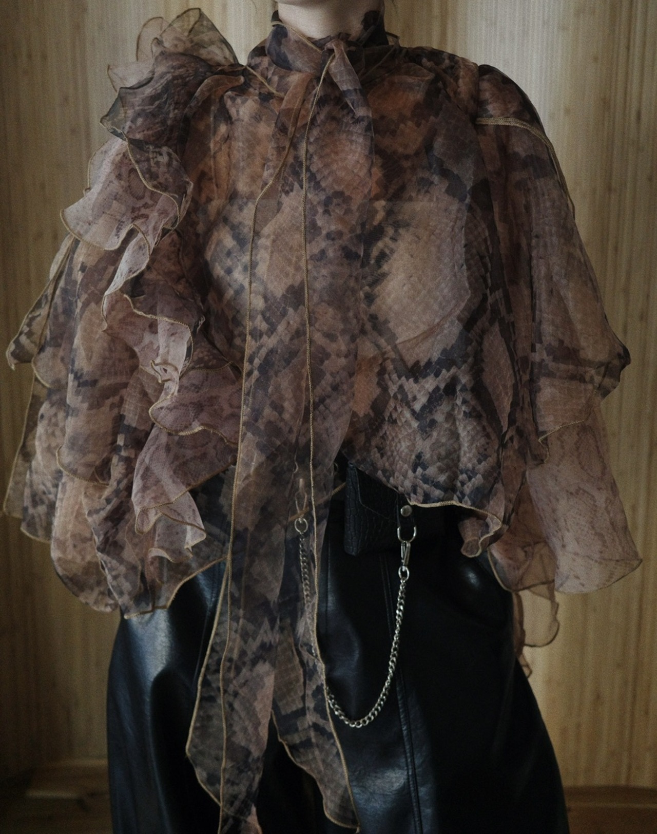 2color ボリュームフリルシアーパイソントップス