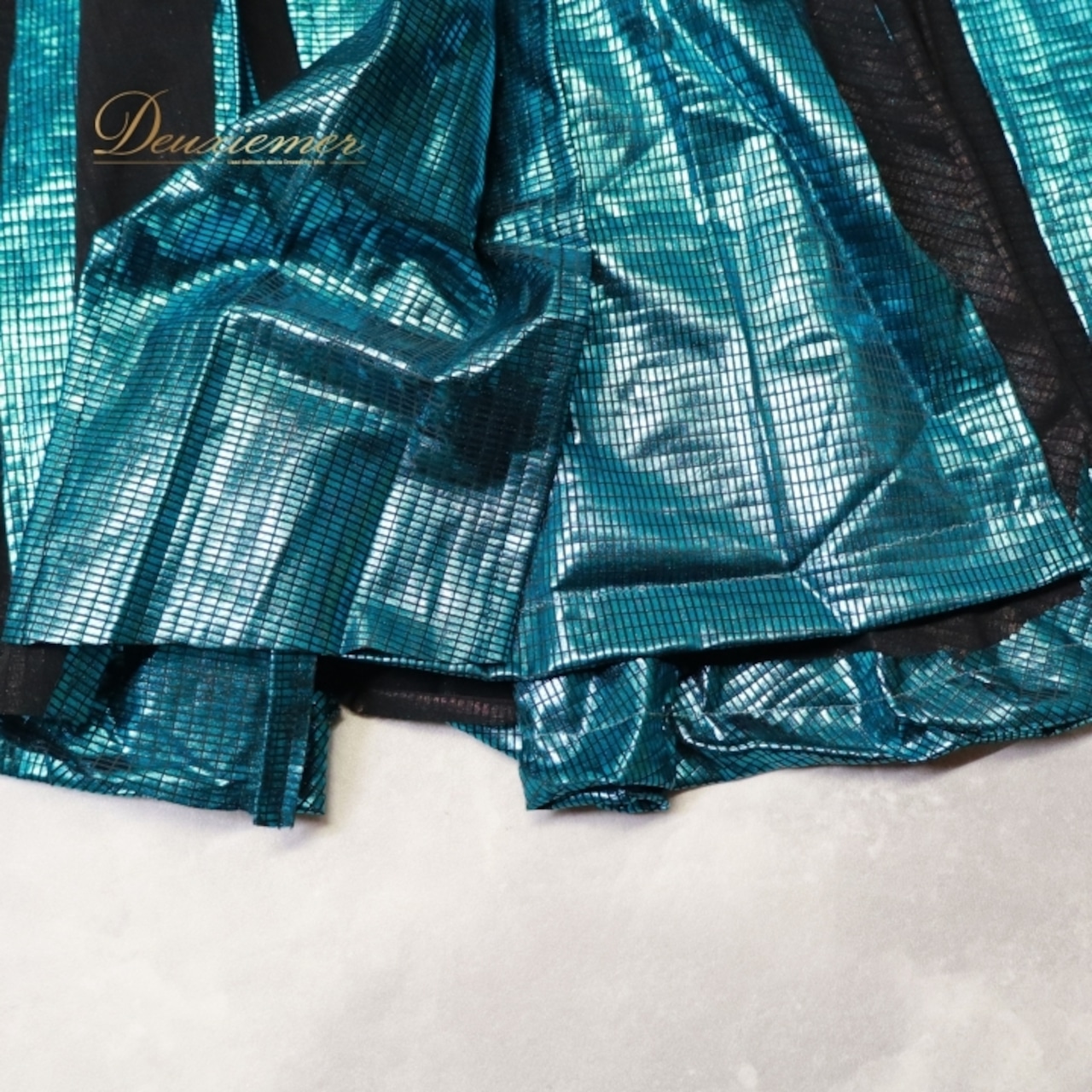 ベリーダンス オリエンタル 衣装 上下セット グリーン系 トップス スカート アーム アーム飾り ラインストーン フリンジ 星 キラキラ 緑 かわいい 光沢 スリット 豪華 装飾 華やか 鮮やか ダンス衣装 イベント ステージ 腕飾り