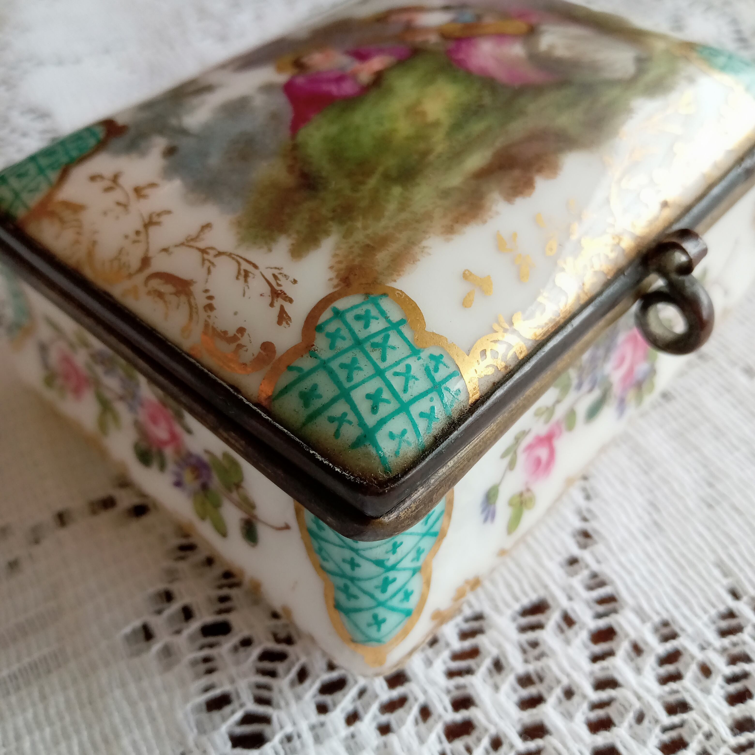 トリンケットボックス 小物入れ 古典金彩装飾 2人の男女の肖像が