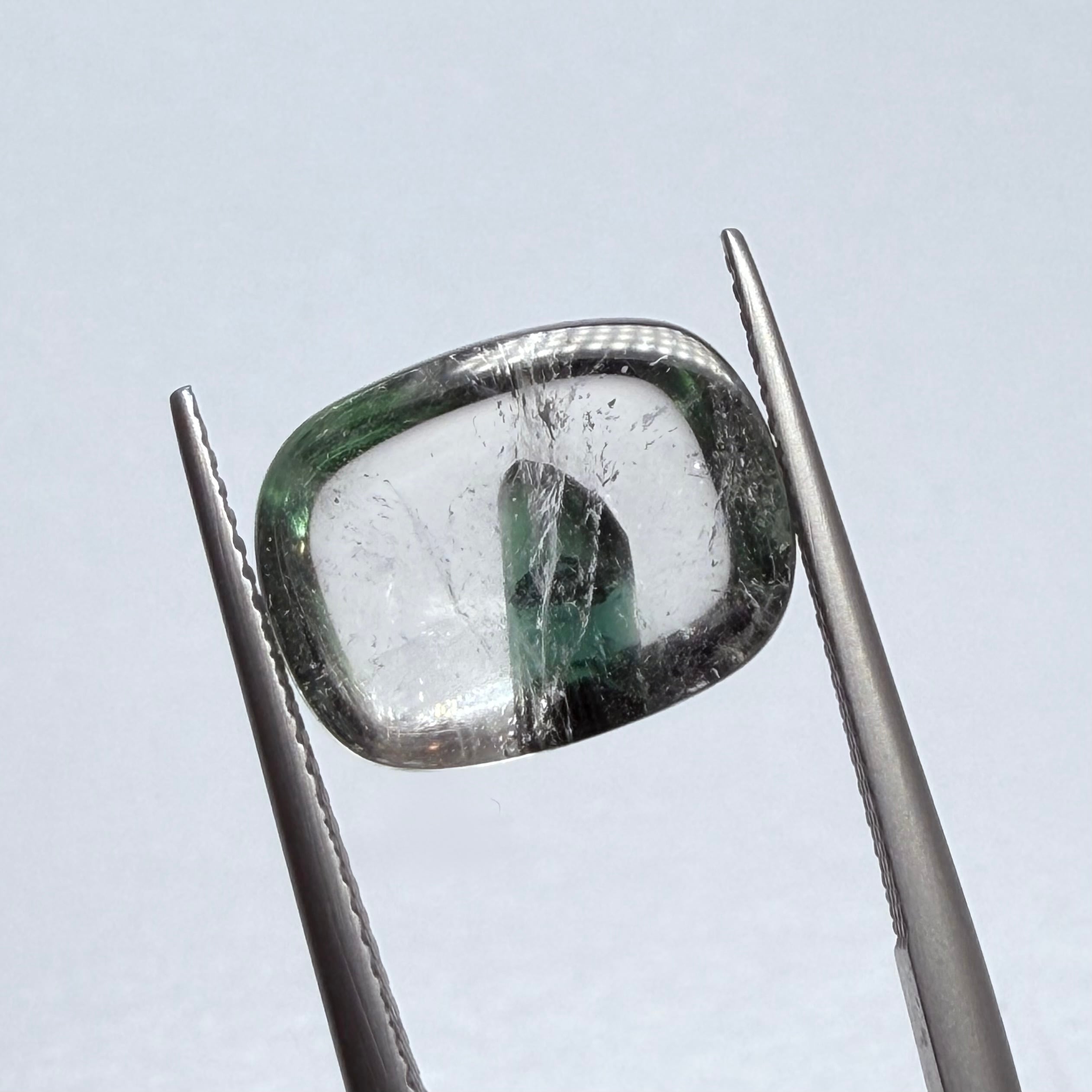 堂々たるグリーントルマリンインクオーツ