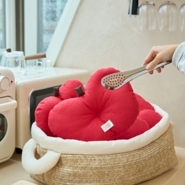 【予約】[D.D basket] apple Pillow