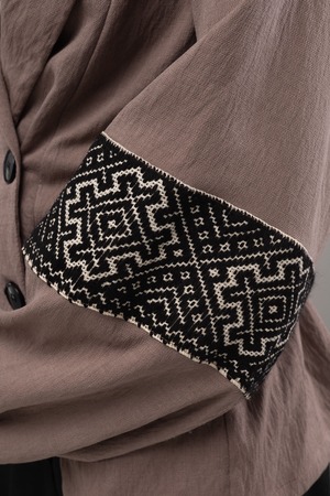 ウクライナ刺繍ジャケット　グラージュ・ニジンカ（平行縫い）手縫い　レディース・フリーサイズ