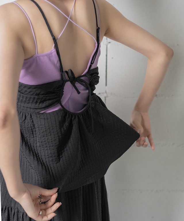 TIERED CAMISOLE BLOUSE (BLACK）