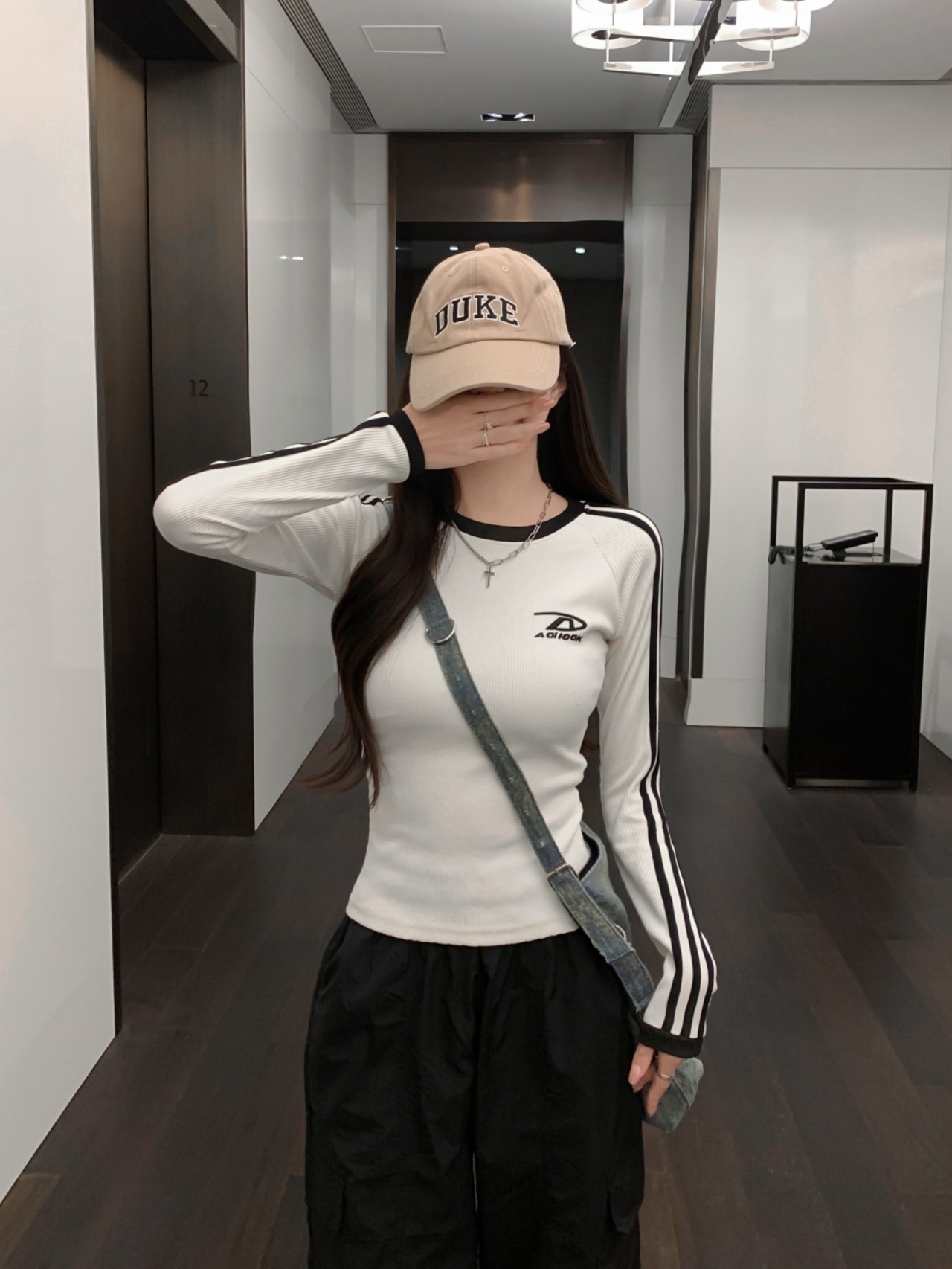 スリムトラックスタイルトップ　UH00030