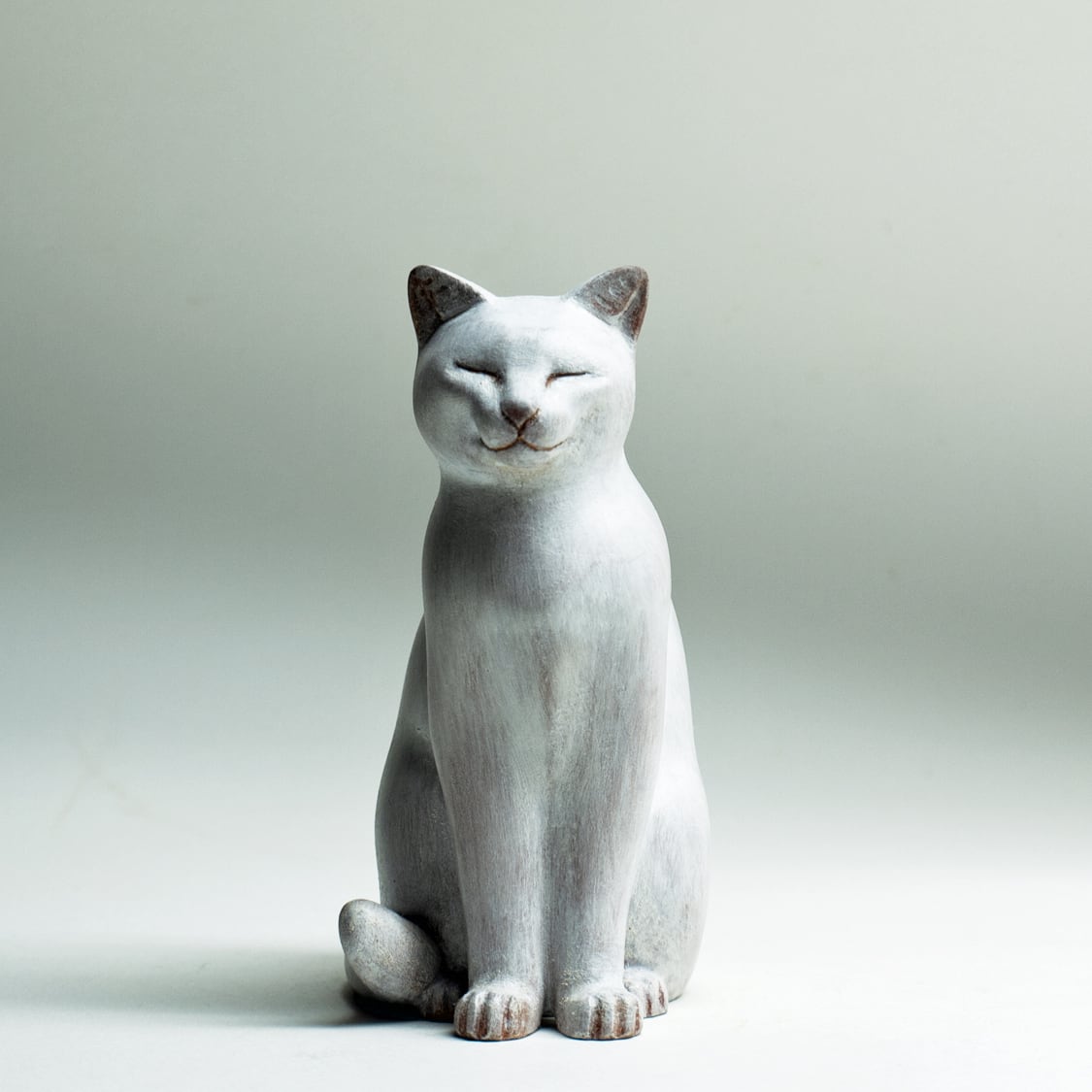 香箱座り猫 20251108 catloaf 20251108 | スギサキ彫刻工房